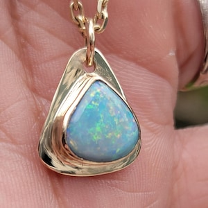 Echter australischer Opal Qualität mehrfarbiger Opal in 14k Gold Anhänger