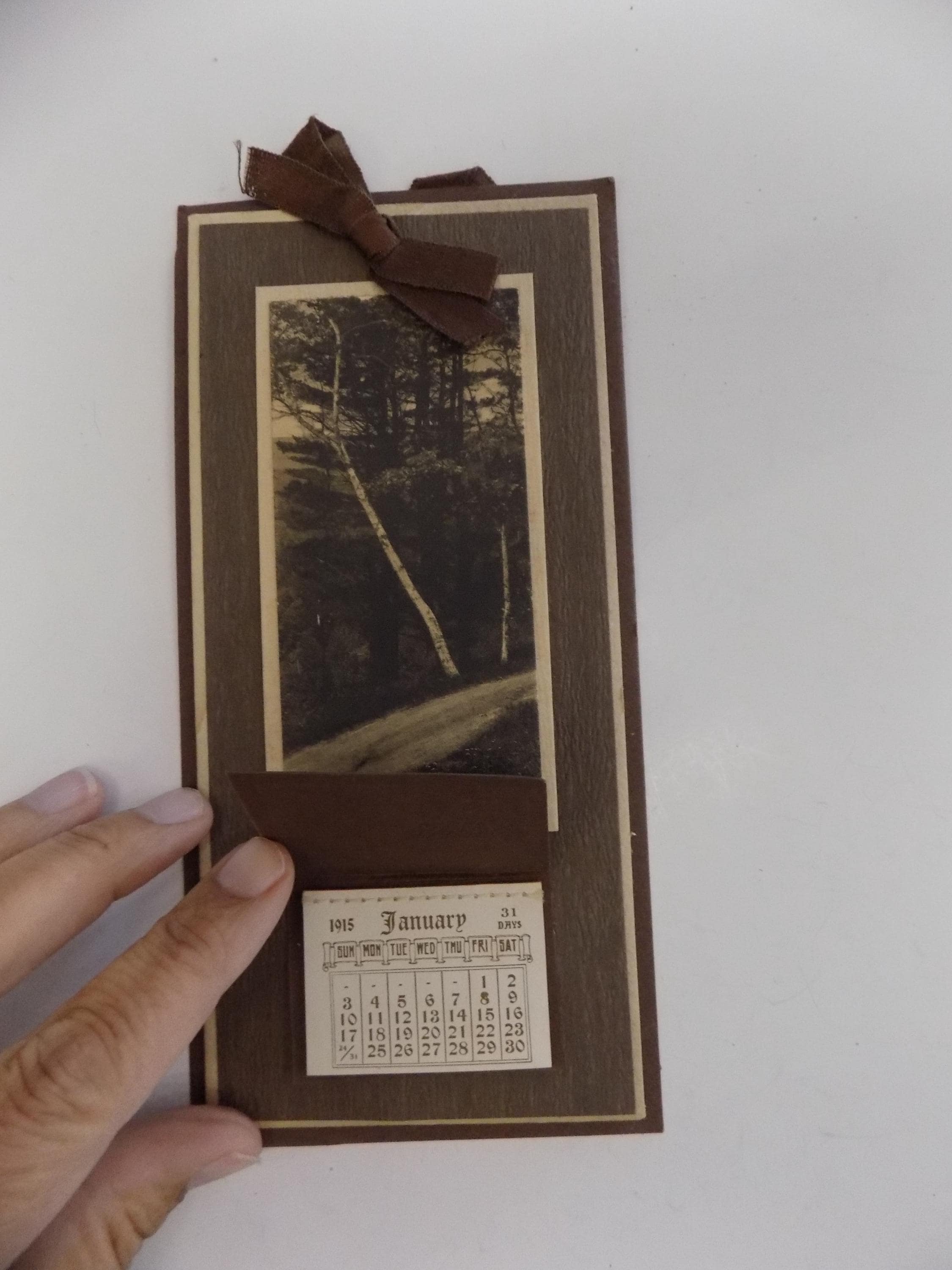 【ドイツ ヴィンテージのカレンダー】 RARE! Vintage 1930 Unused German Plastic DEEP Embossed