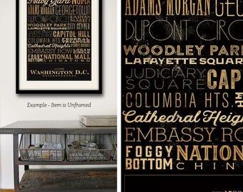 Peut inclure: Une impression typographique noire et dorée présentant les noms des quartiers de Washington D.C. L'impression est encadrée et accrochée à un mur. Le texte comprend : Navy Yard, NOMA, Adams Morgan, Georgetown, Dupont Circle, Woodley Park, City Center, Judiciary Square, Capitol Hill, Columbia Heights, Cathedral Heights, Embassy Row, Foggy Bottom, National Mall, Chinatown, Washington D.C.