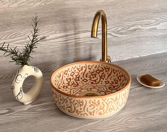 The bathroom is handcrafted from Moroccan pottery with colorful artisanal accessories and is 100% guaranteed.