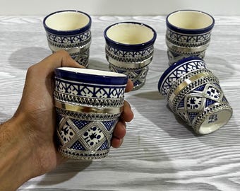 6 ceramic cups made of 100% handcrafted and wrapped in silver that give a unique elegance to the table and gifts