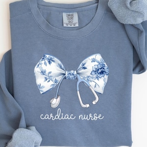 Kardiologie Krankenschwester Sweatshirt, CVICU Krankenschwester Rundhalsausschnitt, pädiatrische Kardiologie Krankenschwester Top, Herz Krankenschwester Geschenk, Krankenschwester Abschluss Sweatshirt