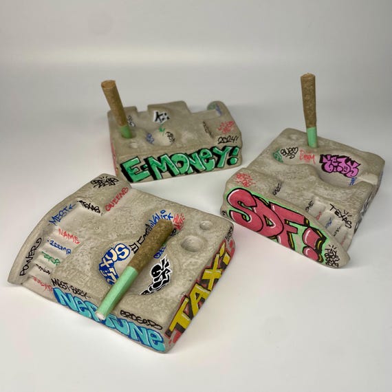 少年インザフッドGRAFFITI POOL ASH TRAY by K.C.V Graffiti Skatepark Ashtray/ Incense Holder & Custom Names - Etsy