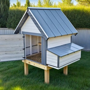 4x4 coop plan- Small Chicken Coop- DIY hen house - diy coop plans- diy backyard coop- Backyard Plans- chicken shelter- easy coop plan