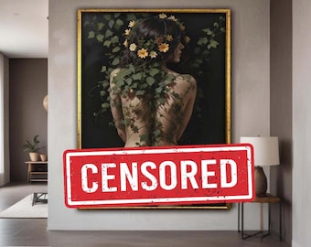 Könnte beinhalten: Ein gerahmtes Kunstwerk mit dem Rücken einer Frau, verziert mit grünen Ranken und gelben Blumen. Das Kunstwerk hat einen dunklen Hintergrund und einen goldenen Rahmen. Das Wort "CENSORED" wird auf einem roten Schild vor dem Kunstwerk angezeigt.