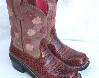 Ariat Western Boots, vintage 90s does 40s look.  Cutaway, roses , faux alligator Sz 7.5 B