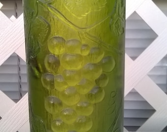 Sascha Brastoff Green Resin GRAPES vase or Candle Holder, not perfect but great color, Apple Green