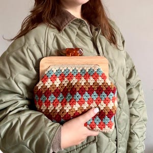 Colorful crochet clutch with kiss lock closure, vintage style knitted purse with wooden clasp, stylish chic women bag with lined interior