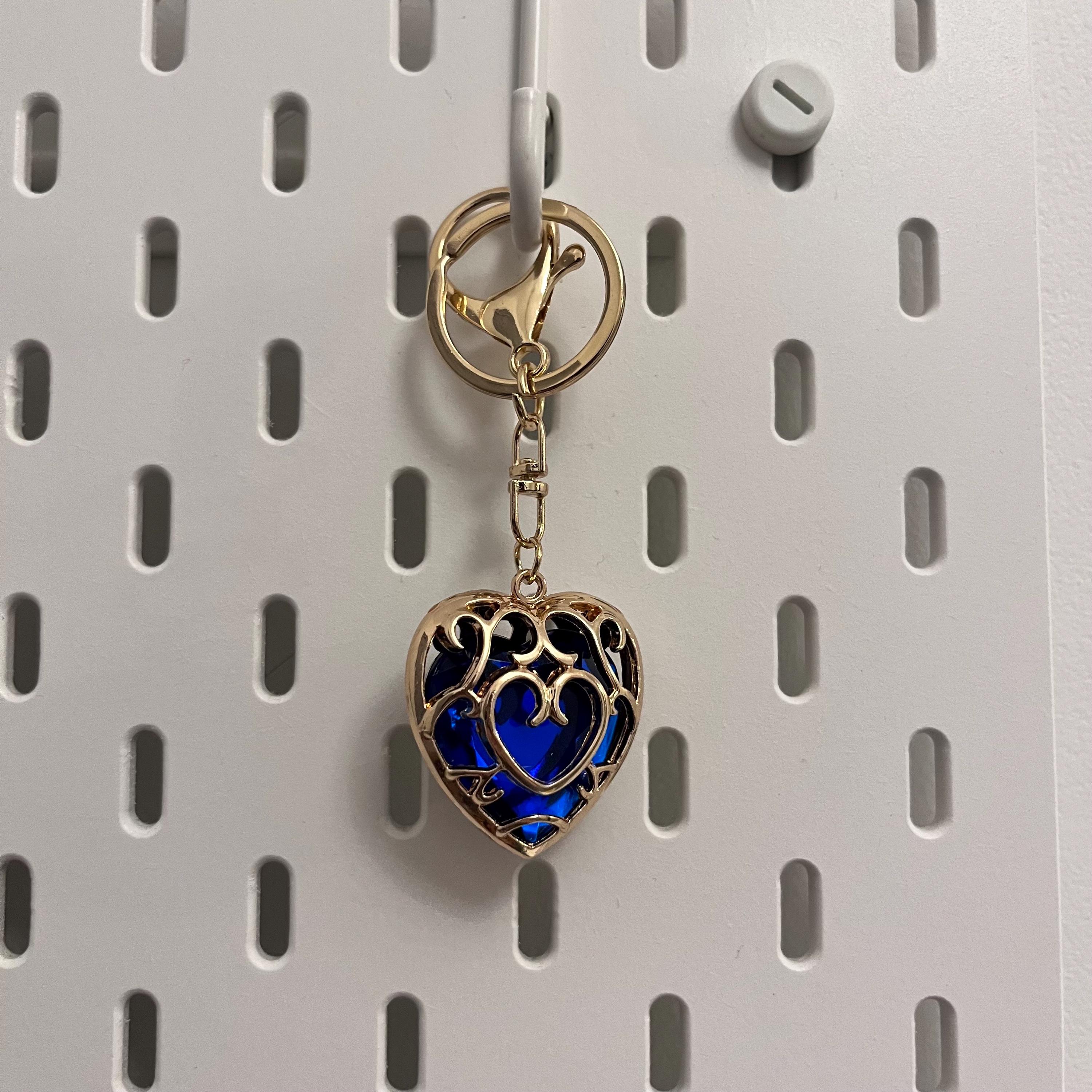 The legend of Zelda heart keychain, heart container, Royal Claymore, Royal Shield