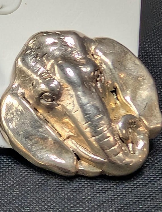 Elephant head stud earrings - image 2