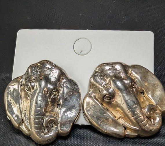 Elephant head stud earrings - image 3