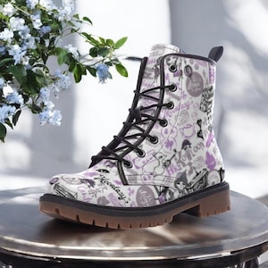 Weiß und Lila Graffiti | Kampfstiefel | Charms Ausgefallenes Stiefelchen Schnüren| Fantasie Leder Schuhe| Gothic Stiefel | Geschenke-für-Mädchen | Hongkong