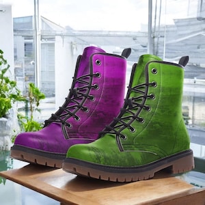 Niet-overeenkomende veganistische gevechtslaarzen smaragdgroen en amethistpaars| Punk veterlaars| Fantasie| Gotisch| Kunstleer| Hippieschoenen voor dames| Heren