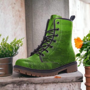 Forest smaragdgroene veganistische gevechtslaarzen| Fantasie leren laarzen| Kleurrijke laars| Gothic veterlaars| Witchy kunstleren schoenen voor dames| Heren