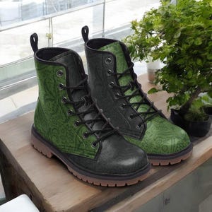 Stivali da combattimento vegani Witchy Forest Green e neri / Damasco, stile Goblincore Goth, stivaletti in similpelle Pagan Dark Mori / Scarpe personalizzate per uomo