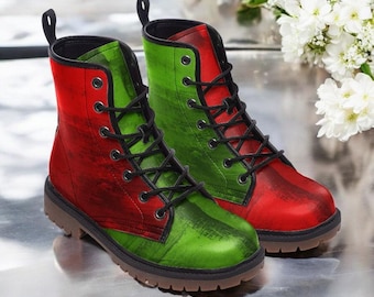 Niet-overeenkomende rode en groene veganistische laarzen| Kleurrijke vetersluiting| Charm Hippie-festivalschoen| Punkschoenen voor dames| Heren| Kunstleer| Witchy| Gothic