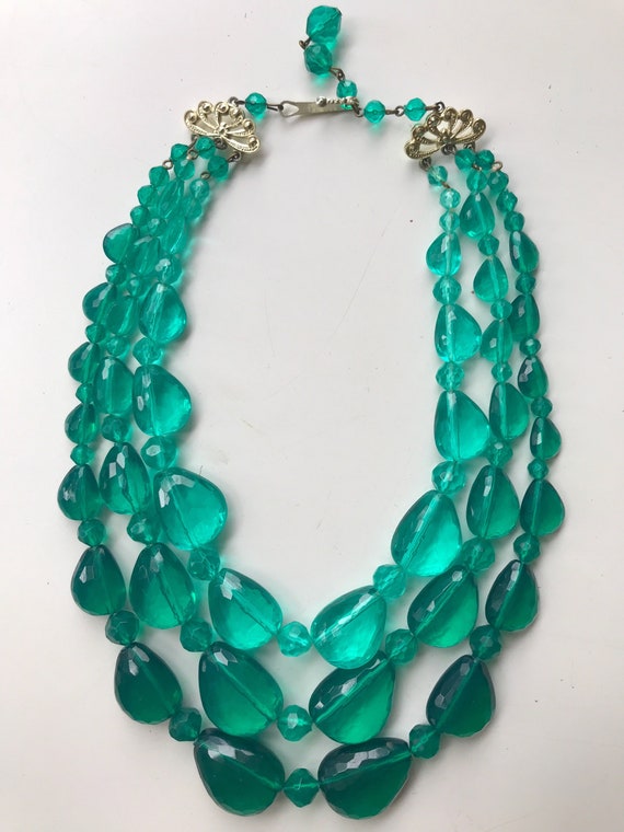 Vintage 1960s Emerald Green Stone 3-layered neckl… - image 1