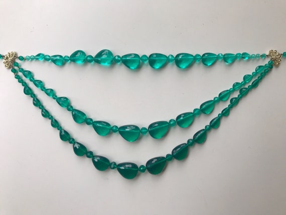 Vintage 1960s Emerald Green Stone 3-layered neckl… - image 5