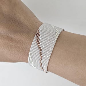 Seed beads bracelet,dainty bracelet,statement bracelet,peyote ,bridesmaid bracelet,Statement jewelry,ajustable bracelet,miyuki bracelet
