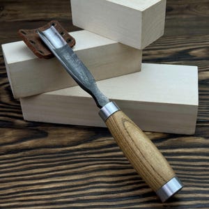 Hand-Forged Wood Carving Gouge. Steel Blade. Ergonomic Ash Handle. Bent Chisel for Carving Bowls and Cups. Beginner’s Tool. Gift for Dad.