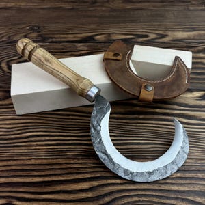 Hand-Forged Sickle with Sheath. Harvesting Tool. Ergonomic Handle. Carbon Steel Blade. Gardening Tools. Tool for Herbalism. Gift for Mum.