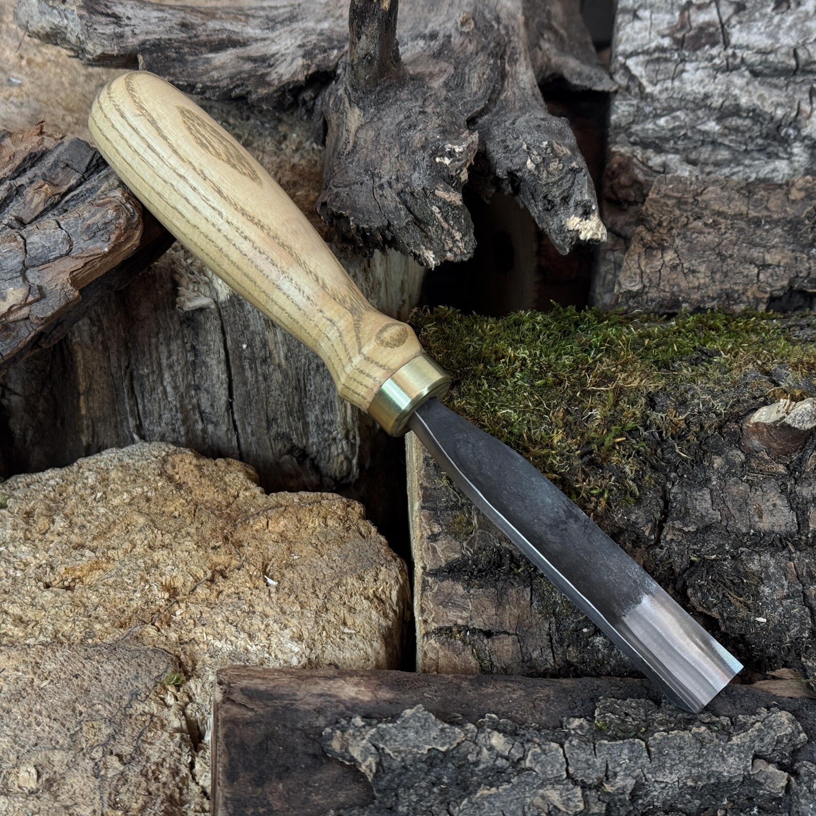 Gouges In Steel Hand-forged Wood Carving Gouge. 52100 Carbon Steel Blade. Ash Wood ...