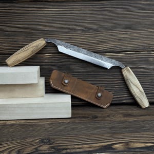 Hand-Forged Drawknife. Carbon Steel Blade. Ergonomic Ash Handle. Wood Carving and Carpentry Knife. Carvers Tool. Gift for Beginner or Him.