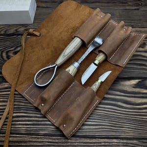 Hand-Forged 4-piece Spoon Carving Set. Carbon Steel Blade. Ash Handle. Gouge, Scorp & Whittling Knives. Wood Carving Tools with Leather Roll