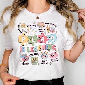 T-shirt pour enseignant Speed, T-shirt pour enseignant Play Is Learning, T-shirt cool pour enseignant, sweat-shirt pour la rentrée, col rond de l'équipe des enseignantes de maternelle