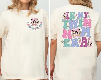 Koszulka dla mamy Twin Minnie, koszulka z epoki „In My Twin Mom”, koszulka rodzinna dla bliźniaków, bluza z kapturem dla mamy Twin, prezent dla nowej mamy z okrągłym dekoltem, prezent z okazji narodzin bliźniaków