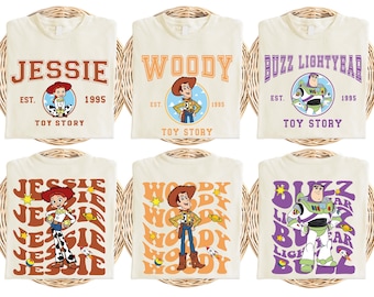 Camiseta Toy Story Est 1995 Personagens, Camiseta Disney Pixar, Camiseta Disney Woody Jessie Buzz Lightyear, Moletom Férias em Família na Disneylândia