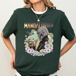 Disney Mandalorian Baby Yoda Floral Shirt, Star Wars Grogu Shirt, Dies ist der Weg Shirt, Galaxy's Edge Shirt, Disneyland Urlaub Shirt Bild 2