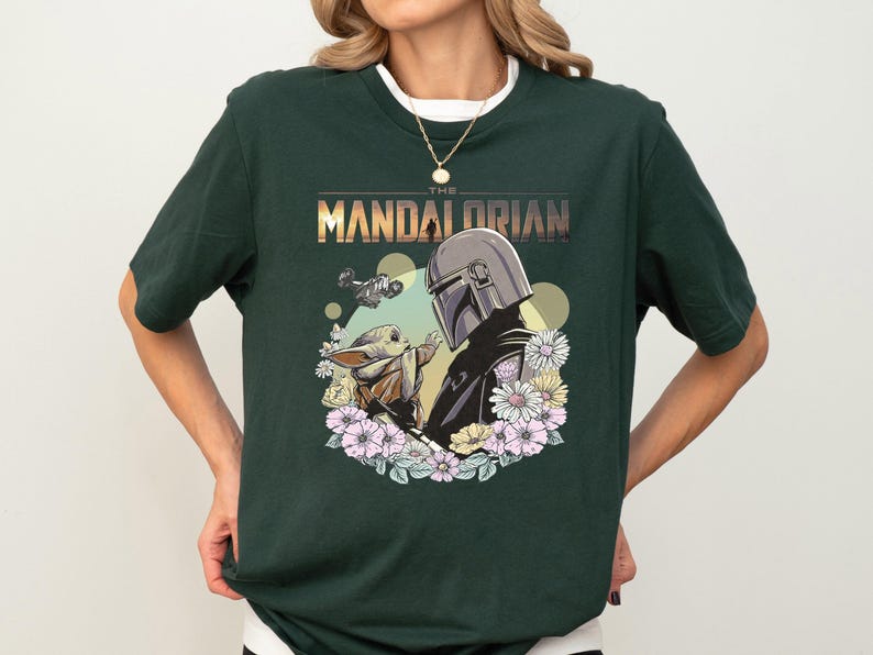 Disney Mandalorian Baby Yoda Floral Shirt, Star Wars Grogu Shirt, Dies ist der Weg Shirt, Galaxy's Edge Shirt, Disneyland Urlaub Shirt Bild 2