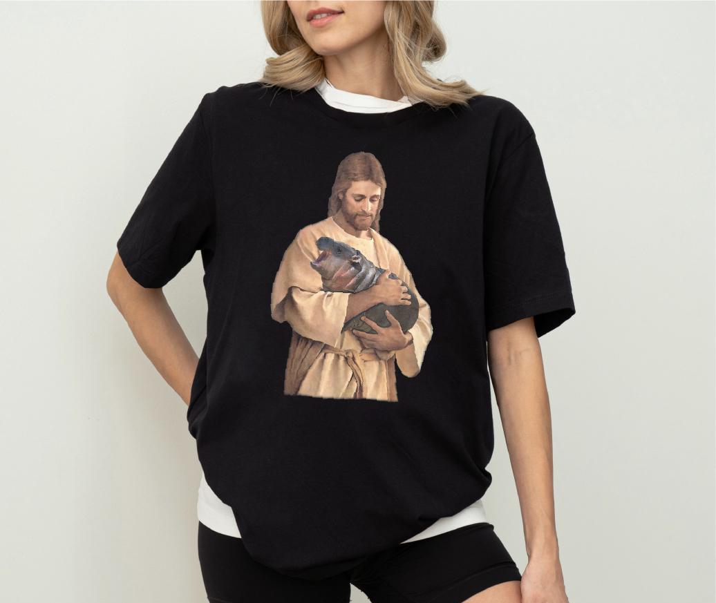 Jezus Moo Deng-shirt, religieuze Moo Deng-shirt, grappige meme T-shirt, springkussen schattige baby nijlpaard meme T-shirt, pygmee nijlpaard bootleg-sweater