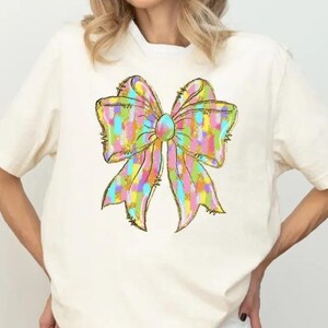 Pastell Ostern Bogen Shirt, Frühlingsferien T-Shirt, Festliches Oster T-Shirt, Bunte Schleife Ostern Sweatshirt, Frühling Rundhalsausschnitt, Ostersonntag Geschenk