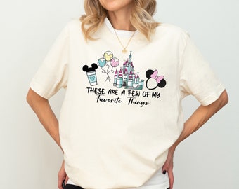 Camiseta Castelo, Camiseta Algumas das Minhas Coisas Favoritas, Camiseta Orelhas do Mickey e da Minnie, Camiseta Viagem em Família pela Terra, Camiseta Mundo