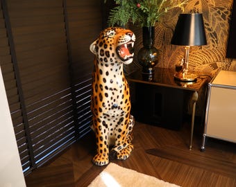 Wunderschöner, 86 cm großer, aggressiver Jaguar aus Keramik, ein Evergreen mit Vintage-Flair, der sich jeder Einrichtung anpasst.