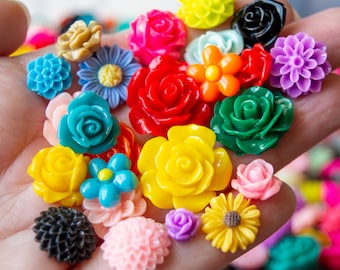 Random Flower Cabochons in Colorful Resin, Huge Variety in Every Package, Roses, Daisies, Mums, and More Mixed From 7.5mm to 28mm Assortment