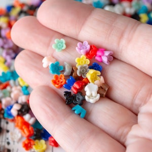 Tiny 6mm Flower Cabochons, Undrilled Resin Floral Flatbacks in Mixed Colors, Decoden Glue On Embellilshment, With Cup for Adding Rhinestones