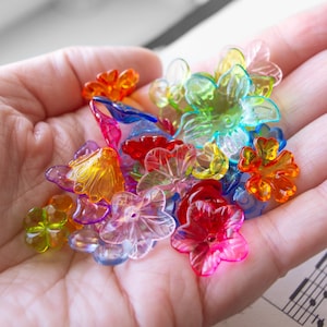 Transparent Acrylic Flower Beads in Assorted Styles and Colors, Clear Colorful Vintage Themed Floral Mixed Lot, 6mm to 27mm Size Assortment