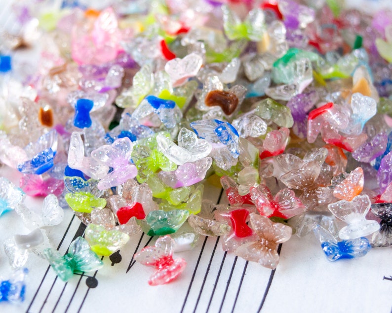 6.5mm Butterfly Cabochons in Glitter Resin, Colorful Base with Transparent Clear Sparkly Wings, Undrilled Flat Back Glue On Embellishments bild 3