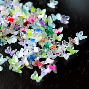 6.5mm Butterfly Cabochons in Glitter Resin, Colorful Base with Transparent Clear Sparkly Wings, Undrilled Flat Back Glue On Embellishments bild 7