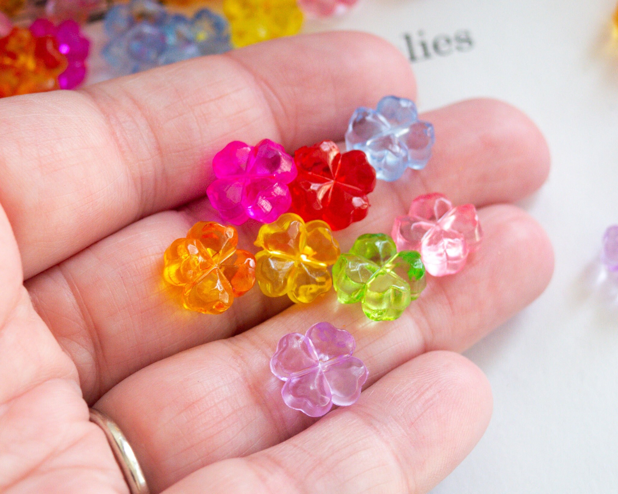 Transparent Acrylic Flower Beads in Assorted Styles and Colors, Clear  Colorful Vintage Themed Floral Mixed Lot, 6mm to 27mm Size Assortment 