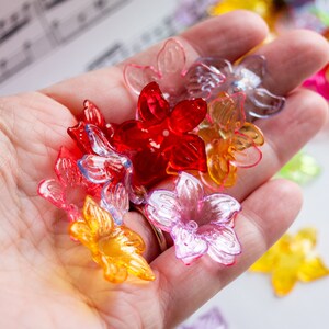 Large Transparent Acrylic Flower Beads, 6.5mm x 27mm Size in Beautiful Vibrant Colors, Clear Vintage Themed Floral Lightweight Layer Nesting bild 3