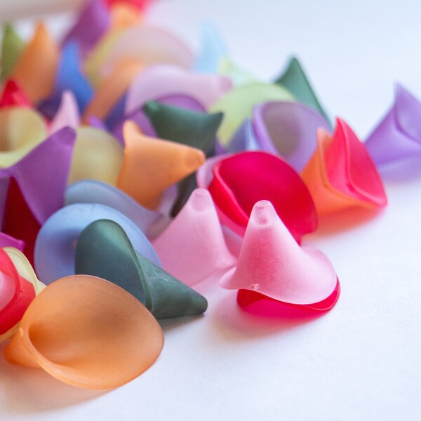 20x25mm Calla Lily Beads in Colorful Frosted Acrylic, Smooth Floral Flower Shaped Beads, Layer and Stackable, Nesting Shape, DIY Craft Ideas