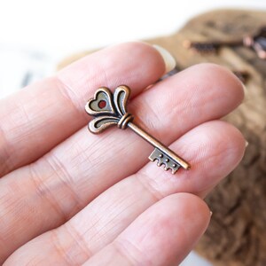 30x14mm Heart Skeleton Key Charms In Antiqued Copper, Style H