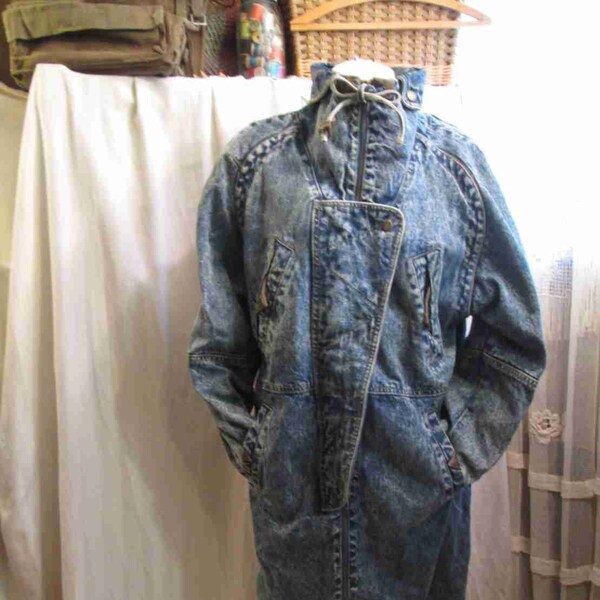 Oversized 80s Acid Wash denim Coat 80s Bleach blue denim Jacket Long Length Parka Pockets Snaps Gathers Acid Wash 80s Blue denim jacket M L