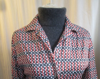 Geometric print Vintage 70s Blouse Red and White modern design 70s vintage knit blouse Peter Pan collar sedate Cos Cob 1970s Disco shirt M