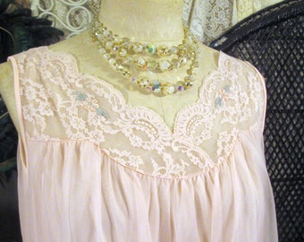 Shadowline Vintage Pink Nightgown 60s vintage Lace and daisy vintage pink nightie  M