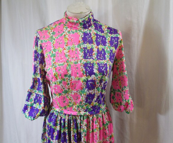 Charming 70s Patchwork dress Flower print Pink and